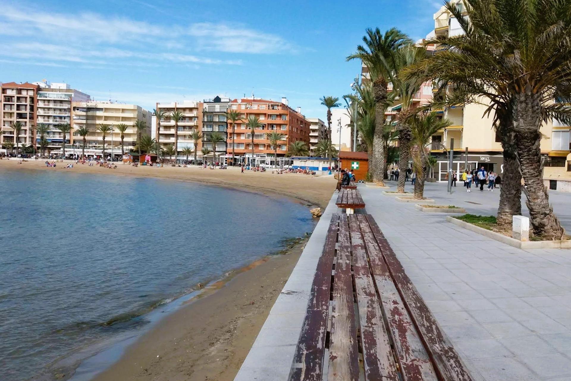 For sale - 2 Bedroom 1 Bathroom Apartment in Torrevieja - Curva Del Palangre  - Alicante