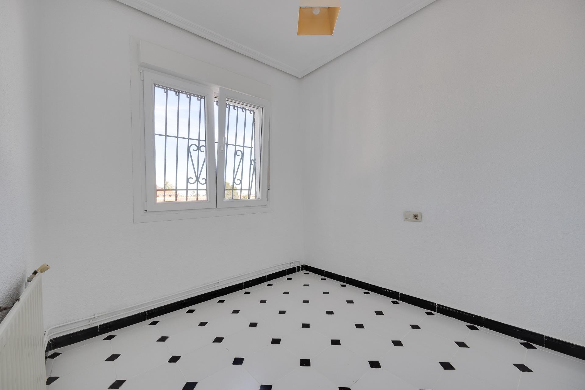For sale - 3 Bedroom 3 Bathroom Villa in Torrevieja - La Siesta - El Salado - Torreta  - Alicante