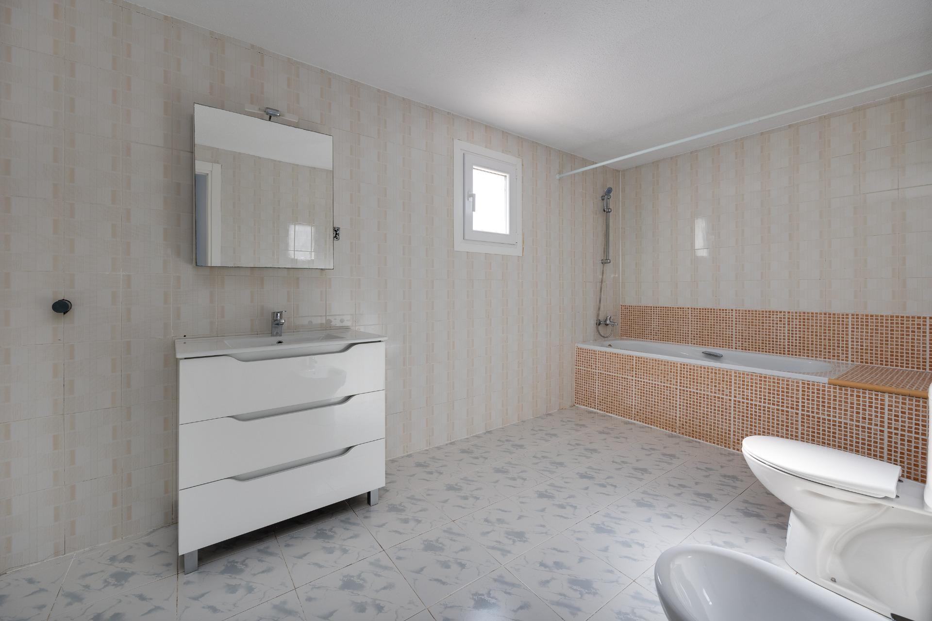 For sale - 3 Bedroom 3 Bathroom Villa in Torrevieja - La Siesta - El Salado - Torreta  - Alicante