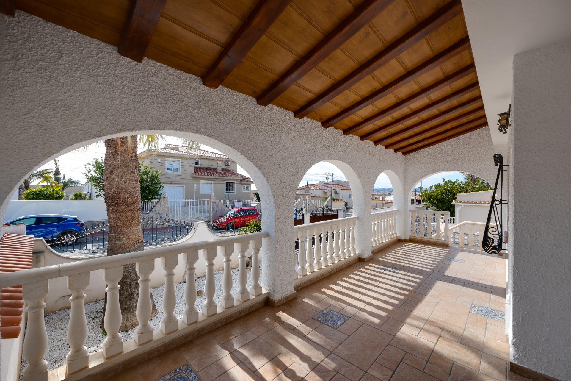 For sale - 3 Bedroom 3 Bathroom Villa in Torrevieja - La Siesta - El Salado - Torreta  - Alicante