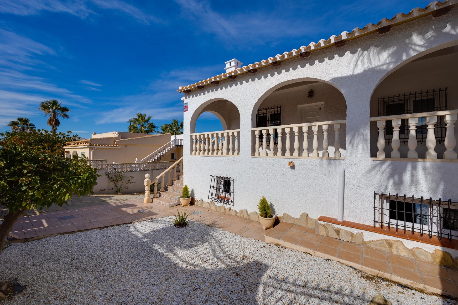 For sale - 3 Bedroom 3 Bathroom Villa in Torrevieja - La Siesta - El Salado - Torreta  - Alicante