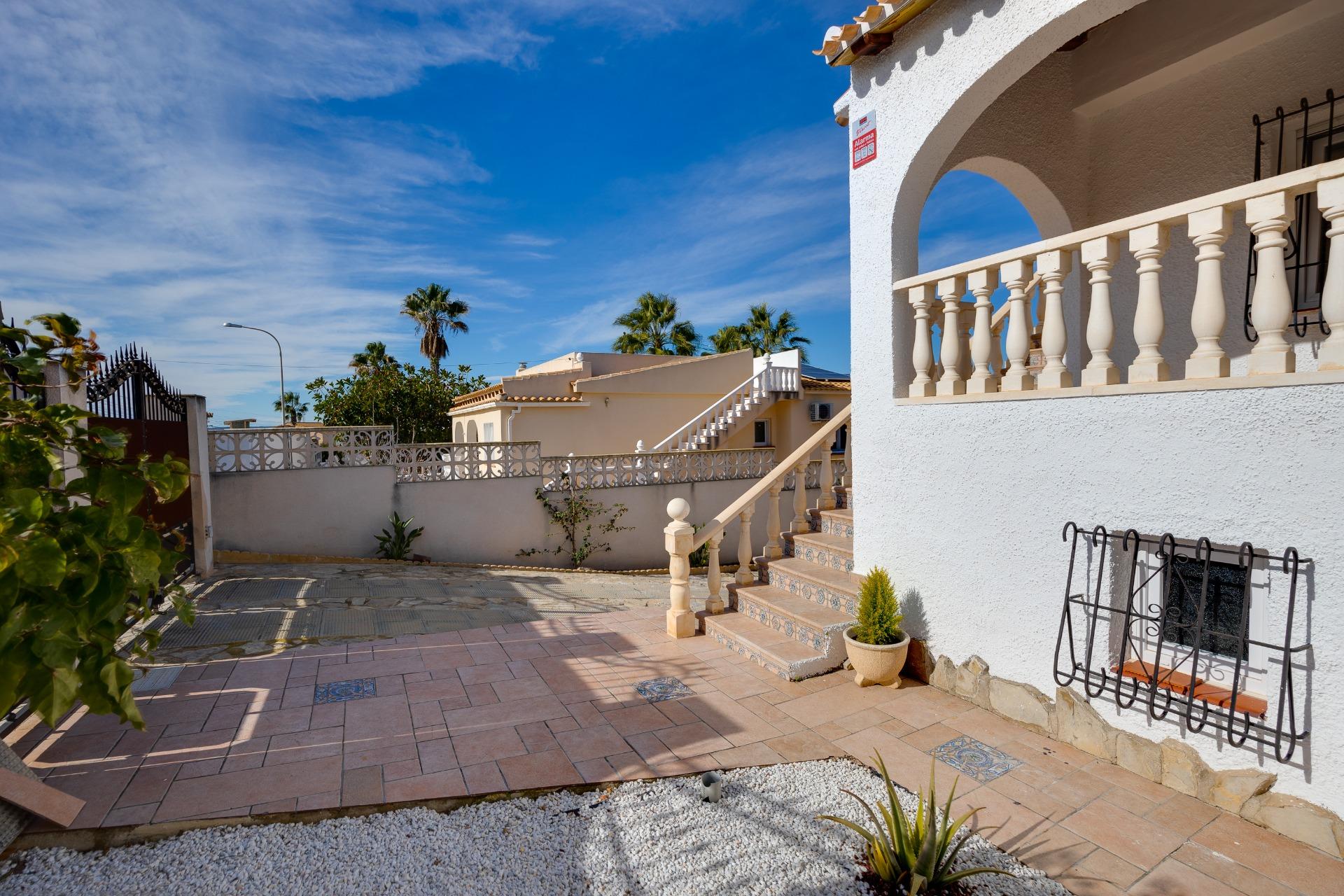 For sale - 3 Bedroom 3 Bathroom Villa in Torrevieja - La Siesta - El Salado - Torreta  - Alicante
