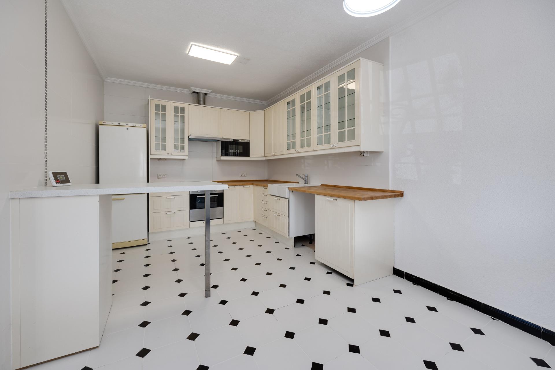 For sale - 3 Bedroom 3 Bathroom Villa in Torrevieja - La Siesta - El Salado - Torreta  - Alicante
