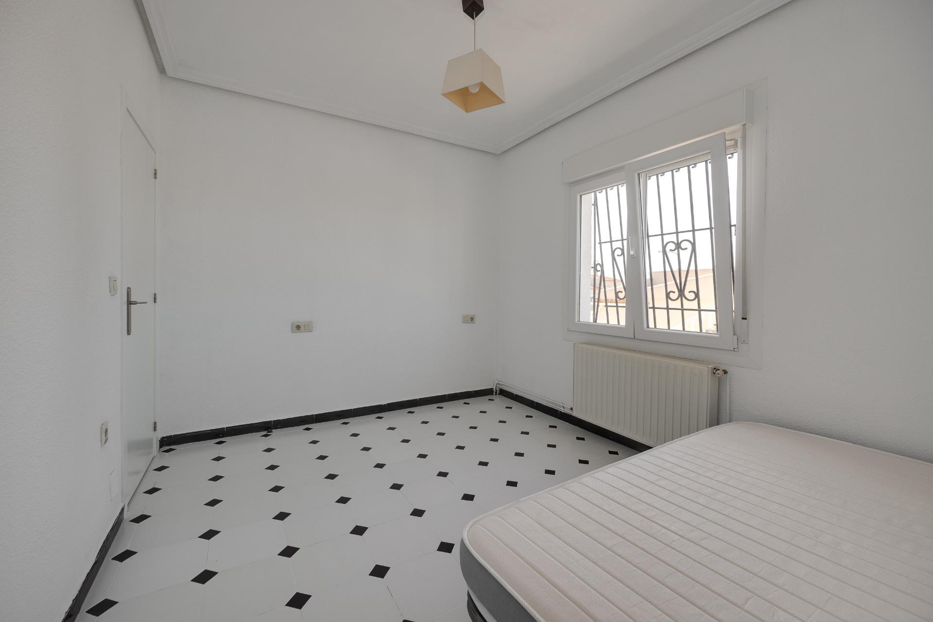 For sale - 3 Bedroom 3 Bathroom Villa in Torrevieja - La Siesta - El Salado - Torreta  - Alicante
