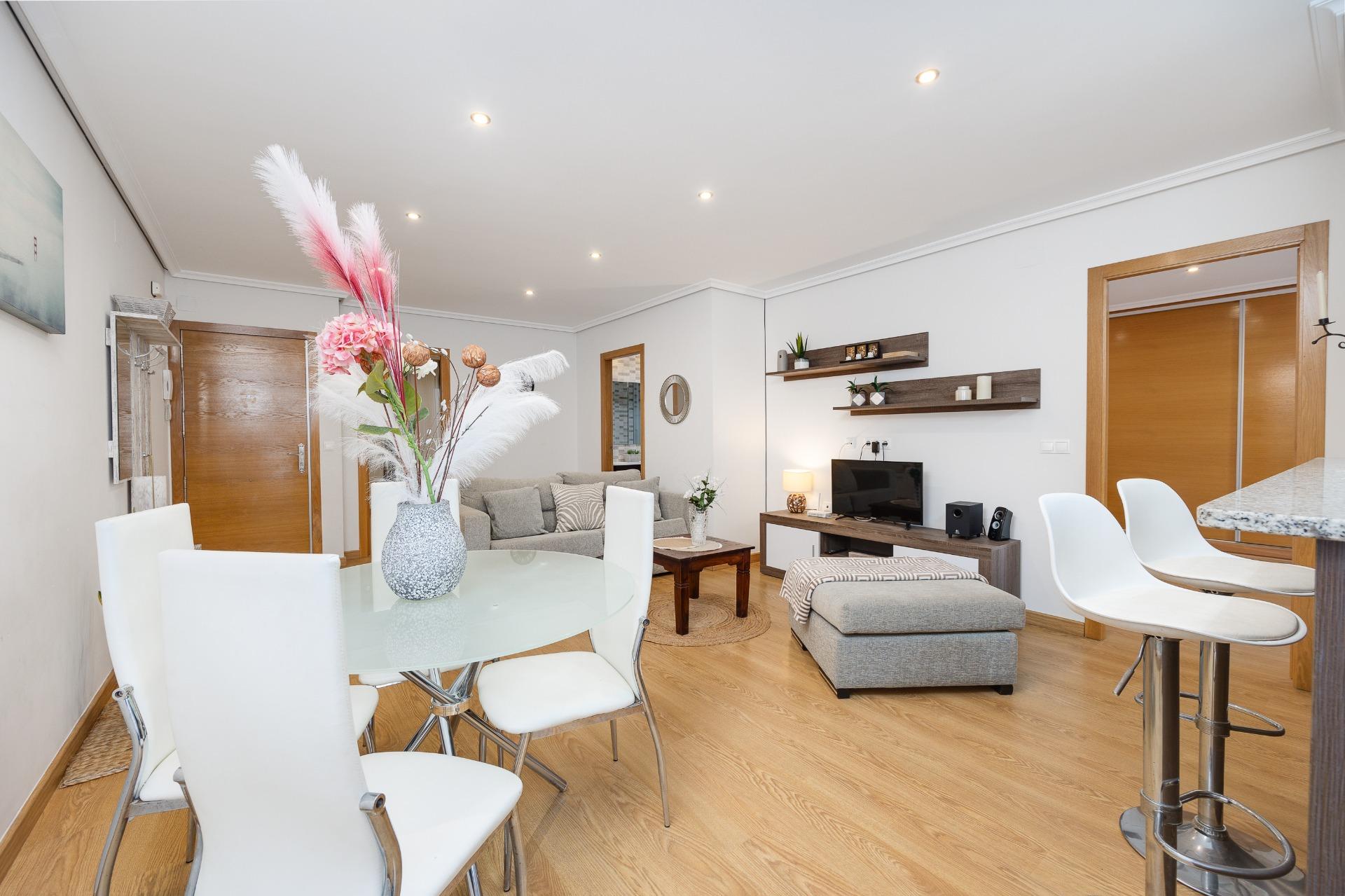 For sale - 2 Bedroom 1 Bathroom Apartment in Torrevieja - Centro  - Alicante
