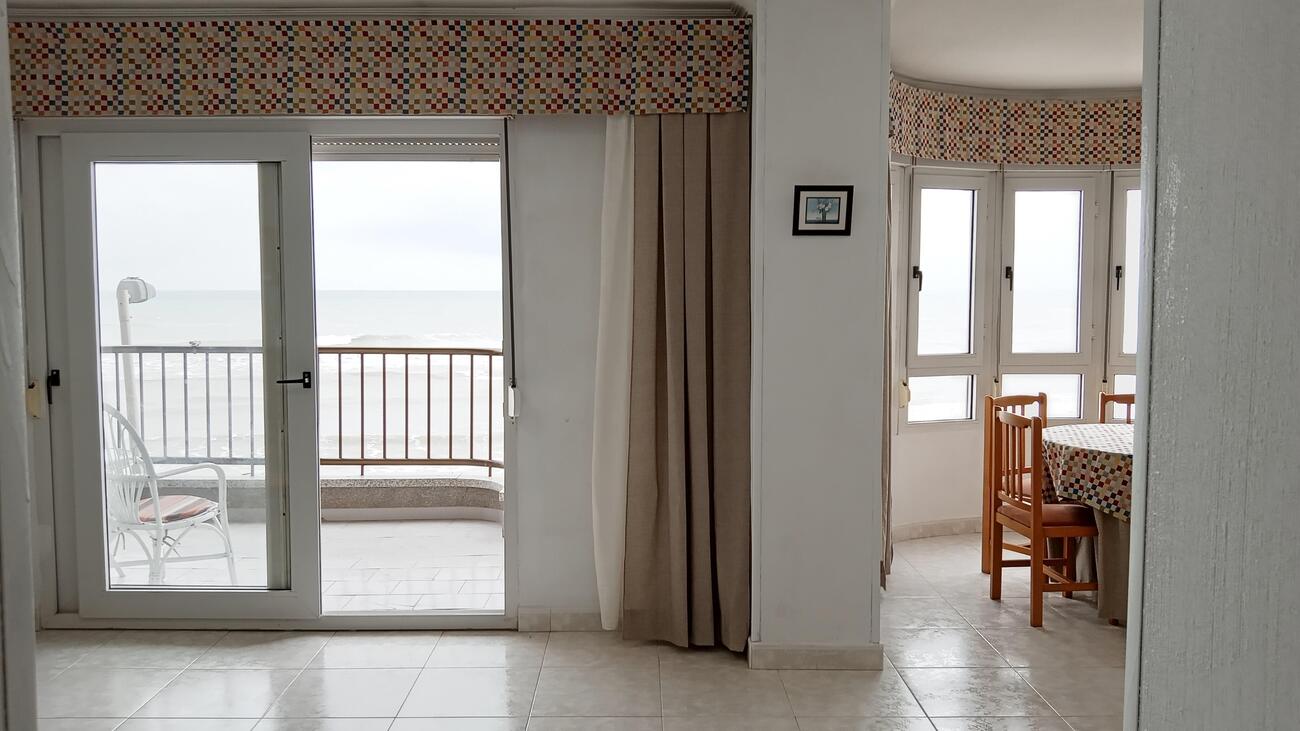 For sale - 3 Bedroom 2 Bathroom Apartment in Torrevieja - PLAYA LOS LOCOS  - Alicante