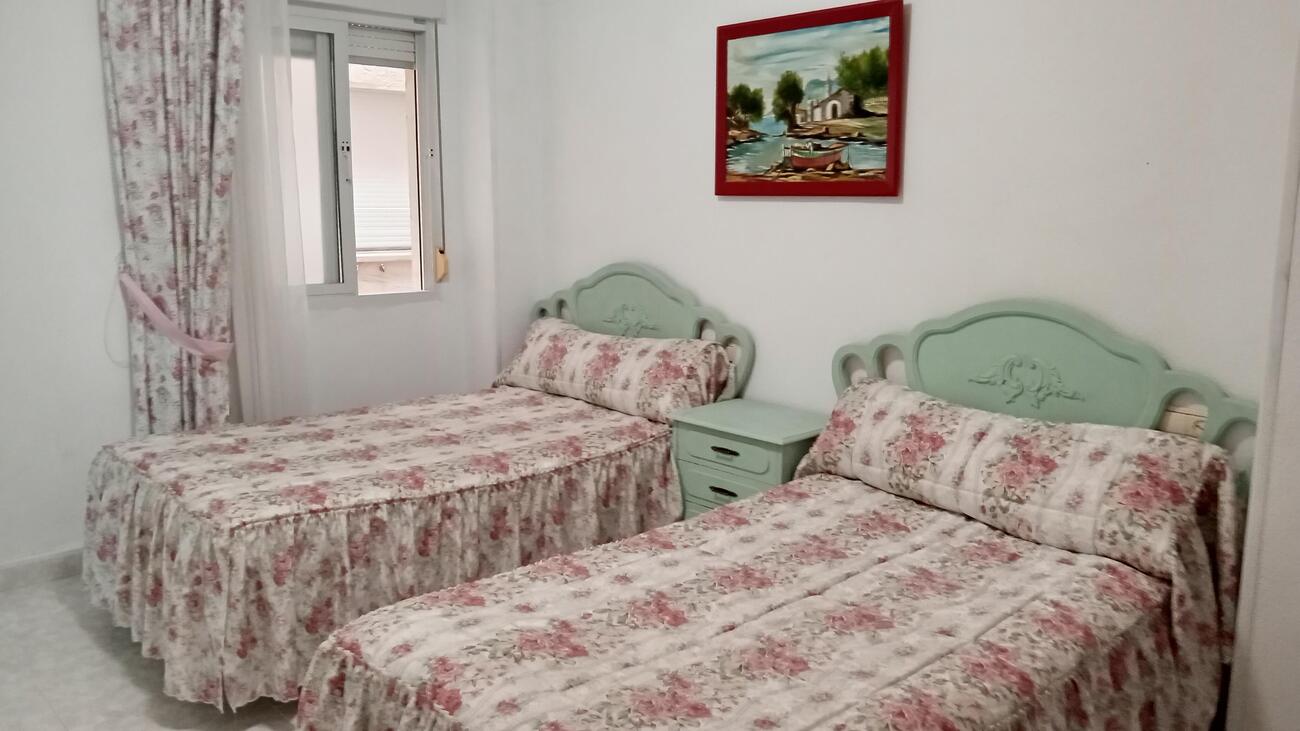 For sale - 3 Bedroom 2 Bathroom Apartment in Torrevieja - PLAYA LOS LOCOS  - Alicante