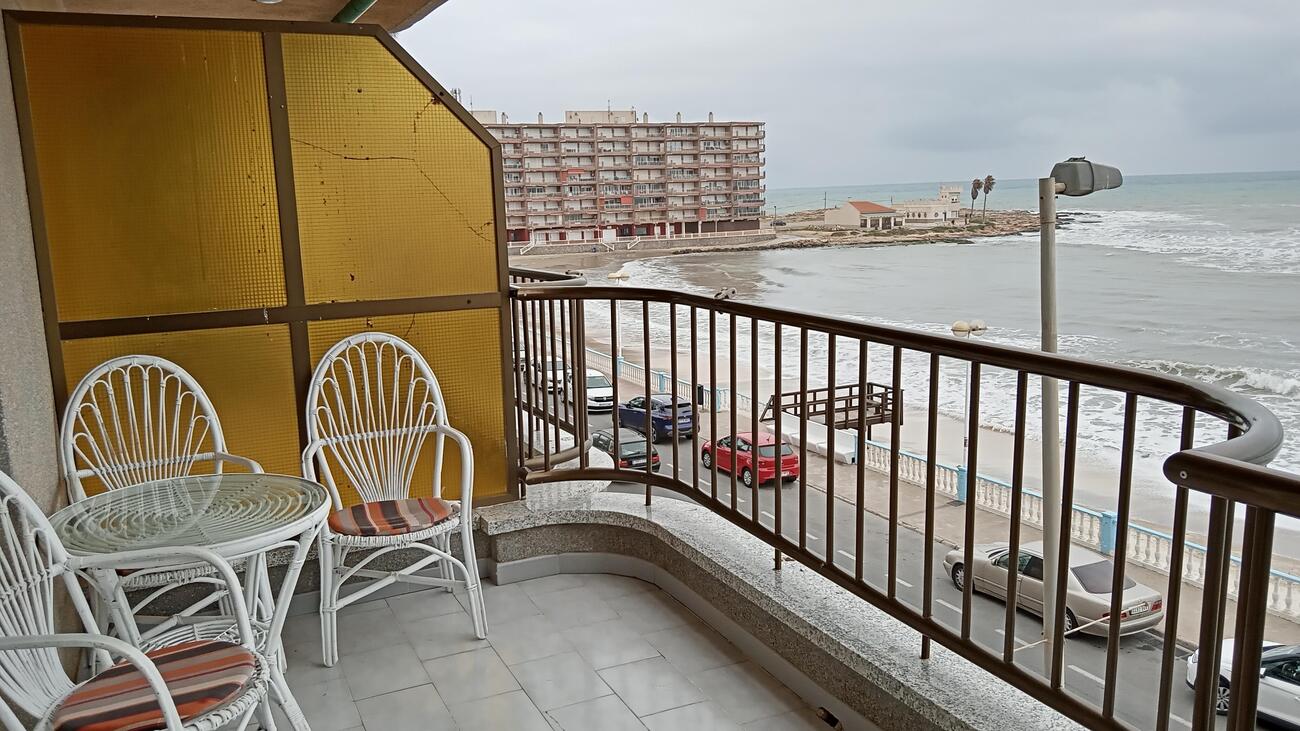 For sale - 3 Bedroom 2 Bathroom Apartment in Torrevieja - PLAYA LOS LOCOS  - Alicante