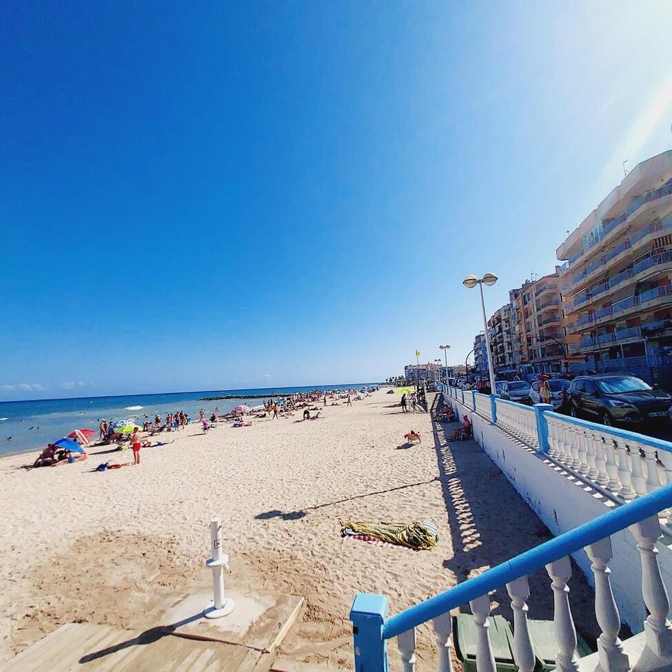 For sale - 3 Bedroom 2 Bathroom Apartment in Torrevieja - PLAYA LOS LOCOS  - Alicante