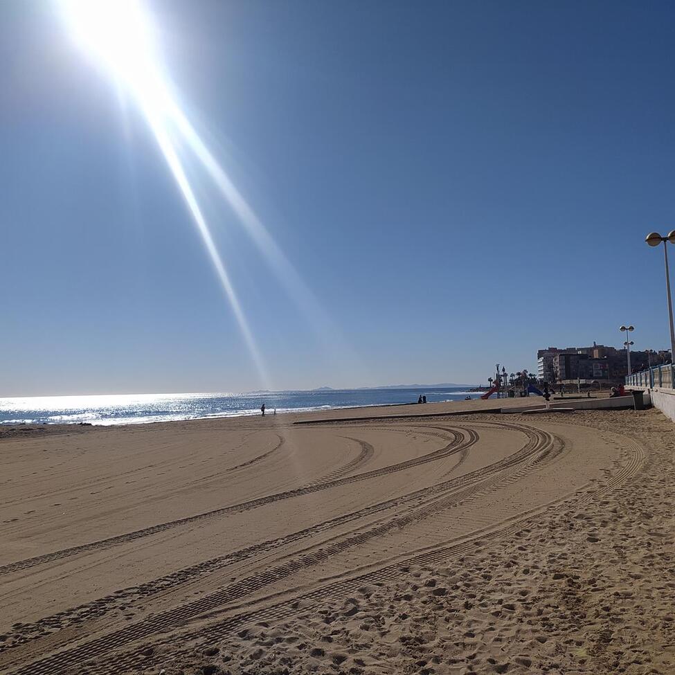 For sale - 3 Bedroom 2 Bathroom Apartment in Torrevieja - PLAYA LOS LOCOS  - Alicante