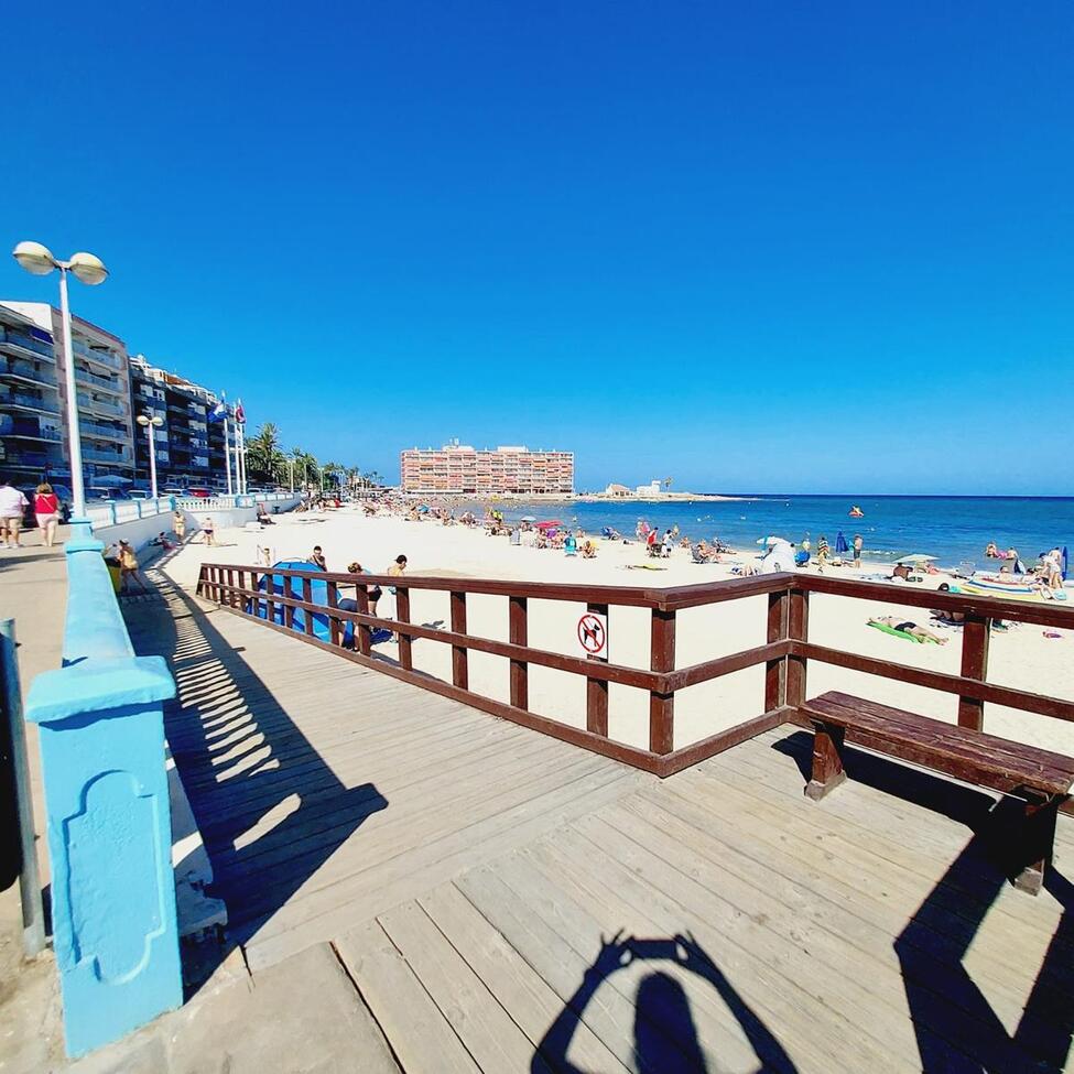 For sale - 3 Bedroom 2 Bathroom Apartment in Torrevieja - PLAYA LOS LOCOS  - Alicante