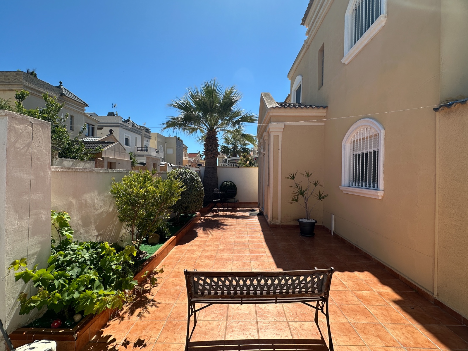 For sale - 3 Bedroom 2 Bathroom Villa in Torrevieja - Costa Blanca  - Alicante
