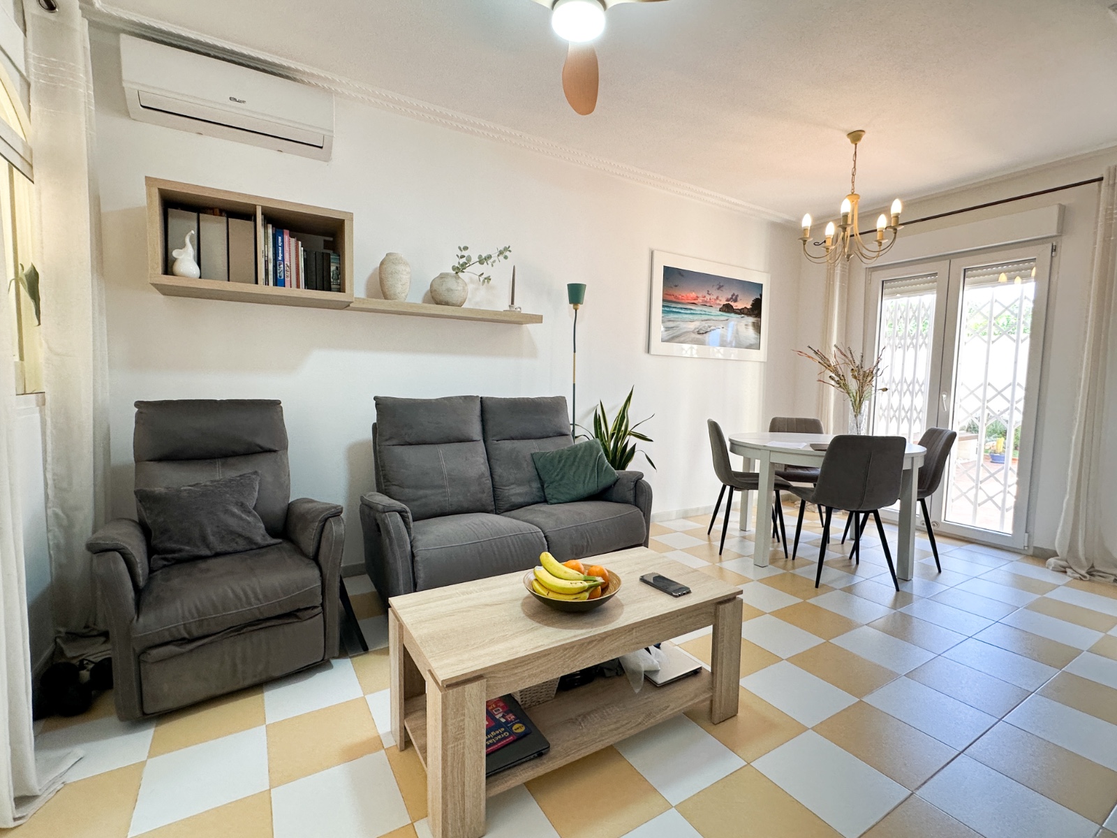 For sale - 3 Bedroom 2 Bathroom Villa in Torrevieja - Costa Blanca  - Alicante