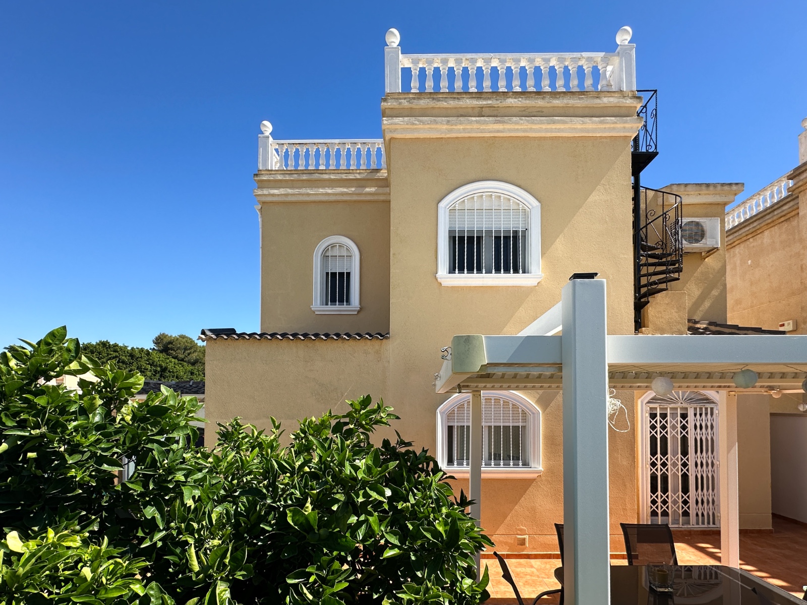 For sale - 3 Bedroom 2 Bathroom Villa in Torrevieja - Costa Blanca  - Alicante