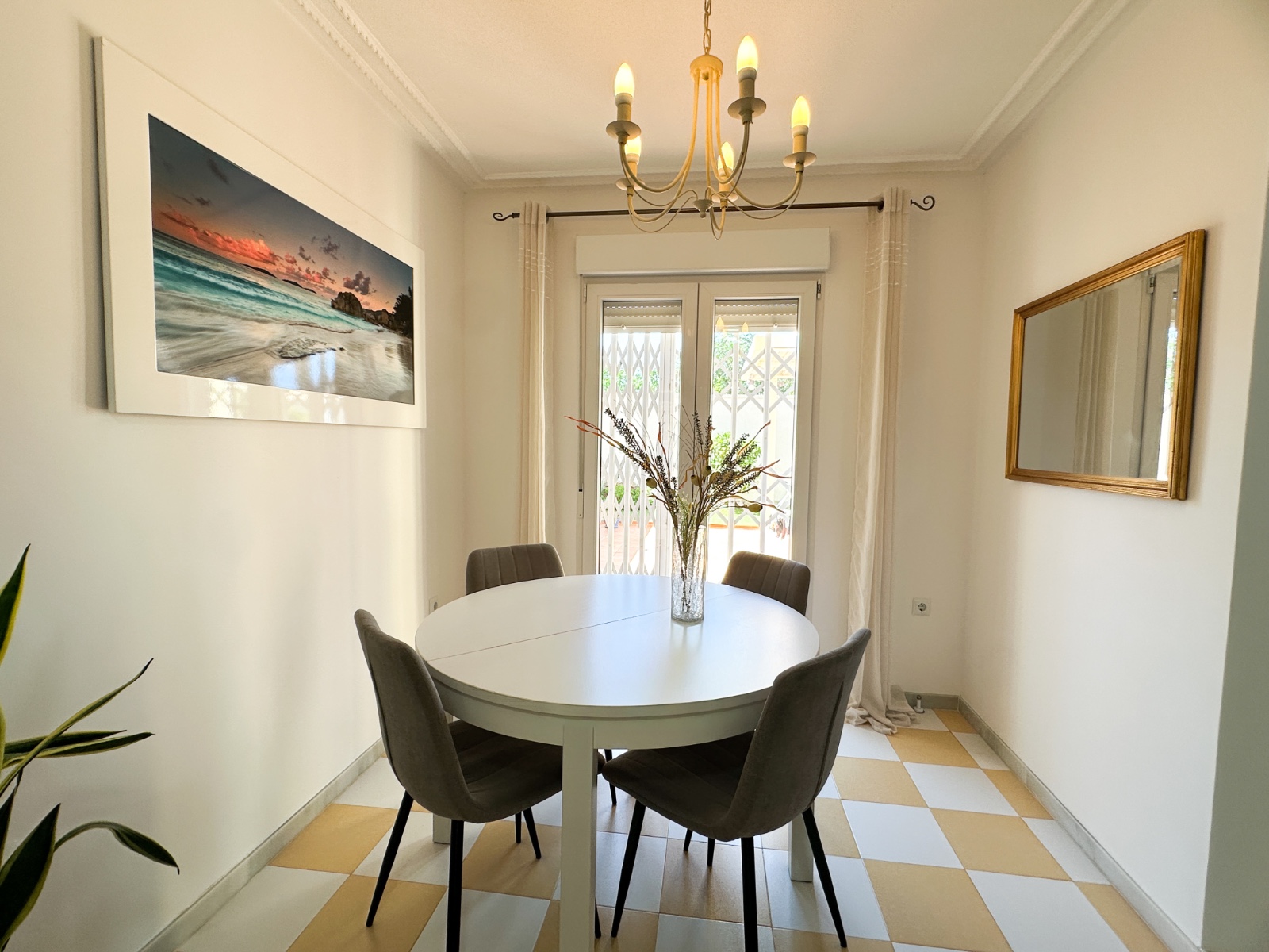 For sale - 3 Bedroom 2 Bathroom Villa in Torrevieja - Costa Blanca  - Alicante