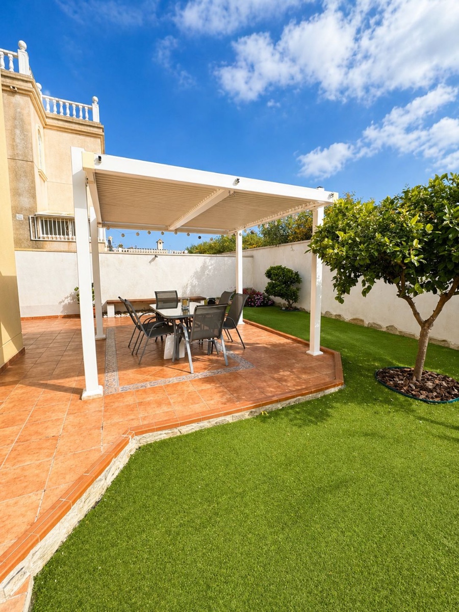 For sale - 3 Bedroom 2 Bathroom Villa in Torrevieja - Costa Blanca  - Alicante