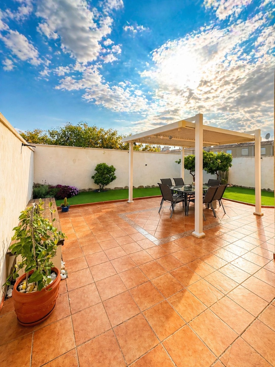 For sale - 3 Bedroom 2 Bathroom Villa in Torrevieja - Costa Blanca  - Alicante