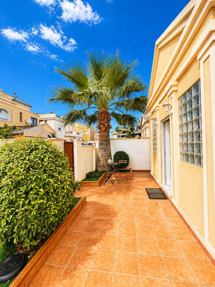 For sale - 3 Bedroom 2 Bathroom Villa in Torrevieja - Costa Blanca  - Alicante