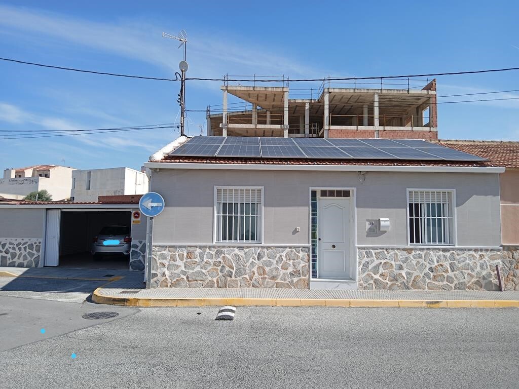 For sale - 4 Bedroom 3 Bathroom Semi Detached in Los Montesinos - PUEBLO CENTRO  - Alicante