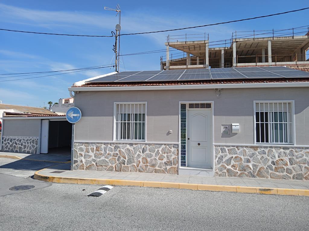 For sale - 4 Bedroom 3 Bathroom Semi Detached in Los Montesinos - PUEBLO CENTRO  - Alicante