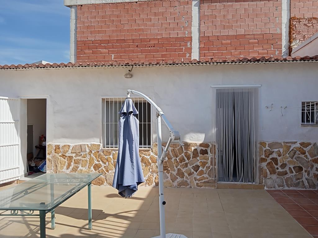 For sale - 4 Bedroom 3 Bathroom Semi Detached in Los Montesinos - PUEBLO CENTRO  - Alicante