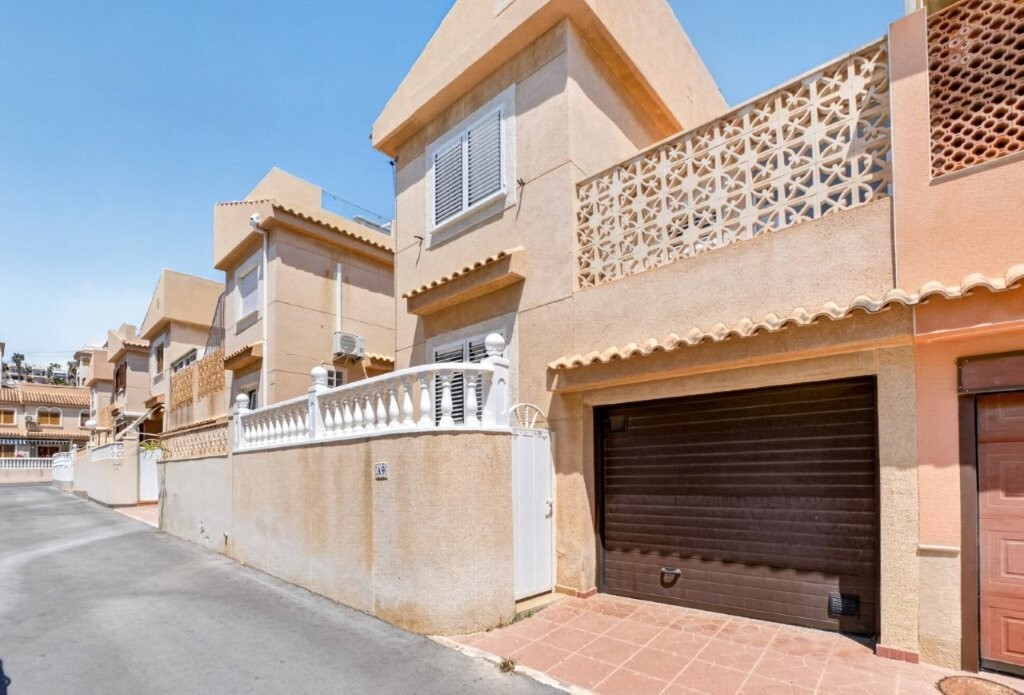 For sale - 3 Bedroom 2 Bathroom Town House in Torrevieja - Cabo Cervera  - Alicante