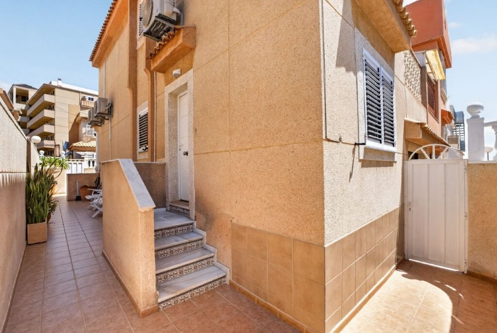 For sale - 3 Bedroom 2 Bathroom Town House in Torrevieja - Cabo Cervera  - Alicante