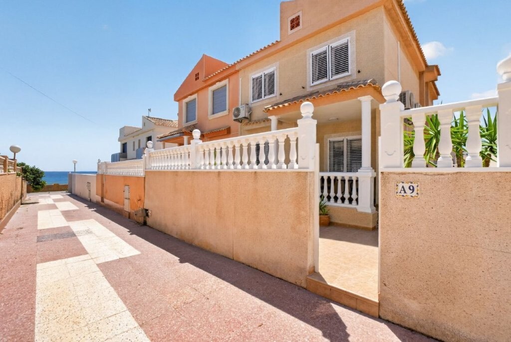 For sale - 3 Bedroom 2 Bathroom Town House in Torrevieja - Cabo Cervera  - Alicante
