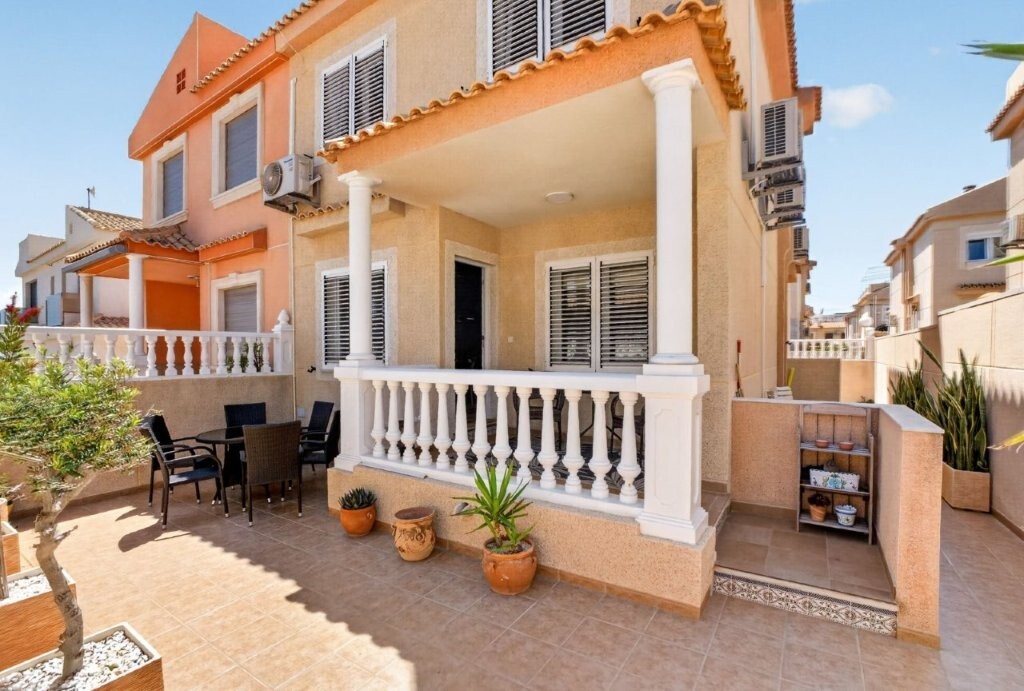 For sale - 3 Bedroom 2 Bathroom Town House in Torrevieja - Cabo Cervera  - Alicante
