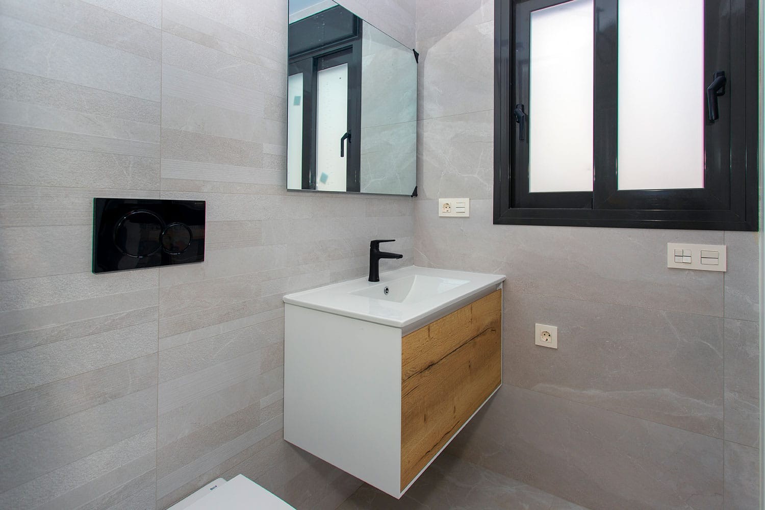 For sale - 2 Bedroom 2 Bathroom Apartment in Torrevieja - Costa Blanca  - Alicante