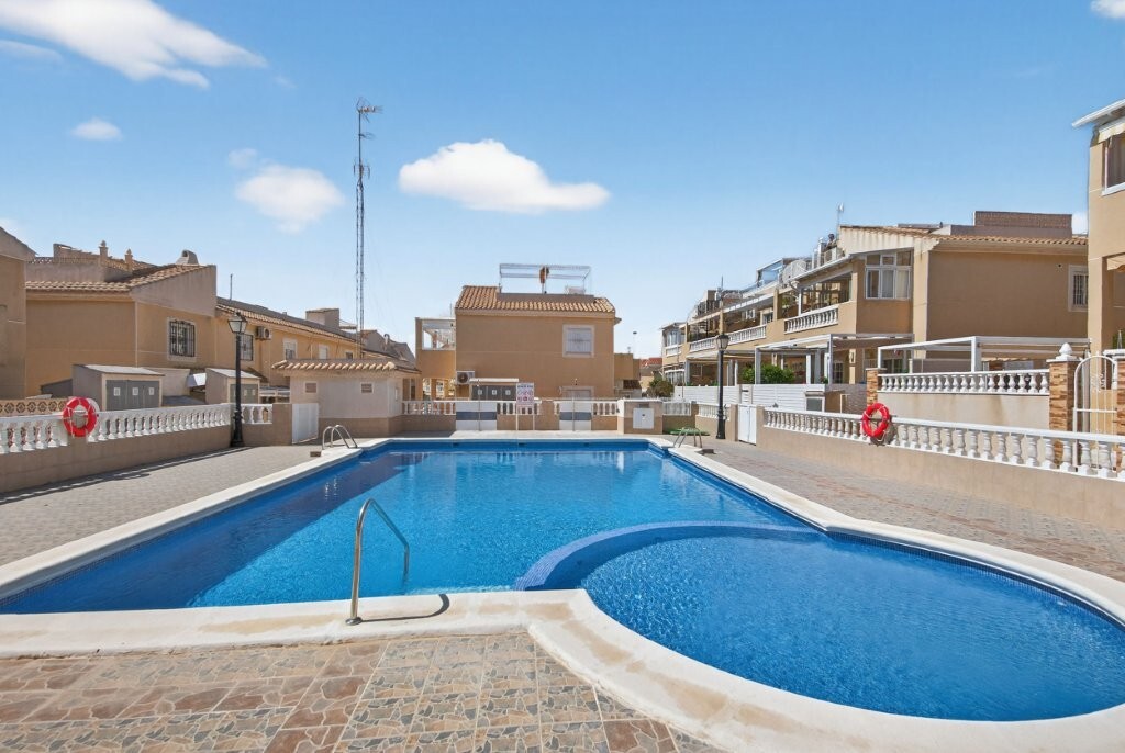 For sale - 2 Bedroom 1 Bathroom Town House in Torrevieja - aguas nuevas  - Alicante