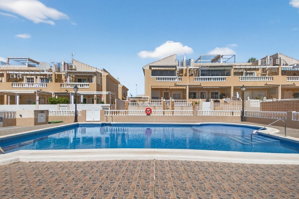 For sale - 2 Bedroom 1 Bathroom Town House in Torrevieja - aguas nuevas  - Alicante