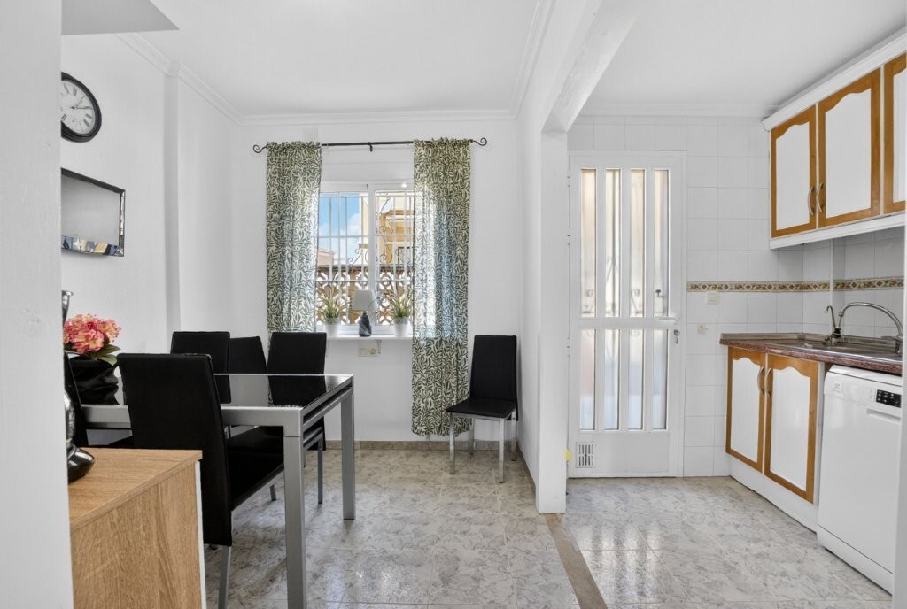 For sale - 2 Bedroom 1 Bathroom Town House in Torrevieja - aguas nuevas  - Alicante