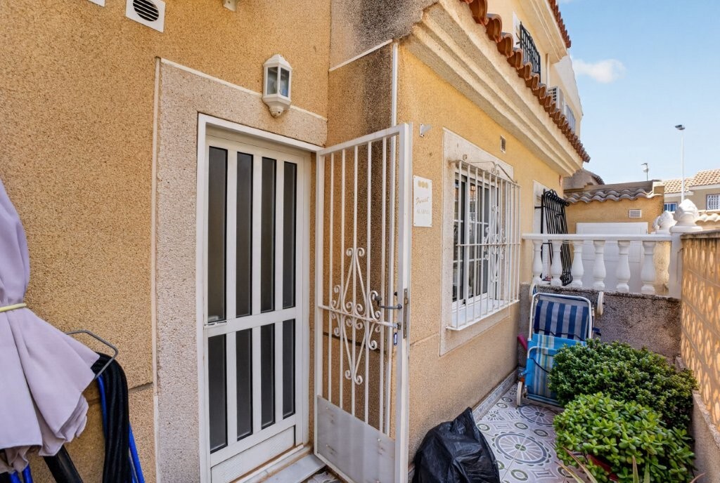 For sale - 2 Bedroom 1 Bathroom Town House in Torrevieja - aguas nuevas  - Alicante