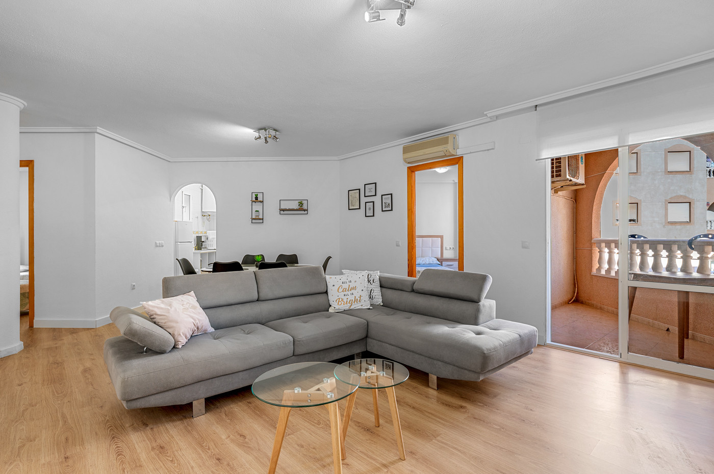 For sale - 3 Bedroom 2 Bathroom Apartment in Torrevieja - Costa Blanca  - Alicante