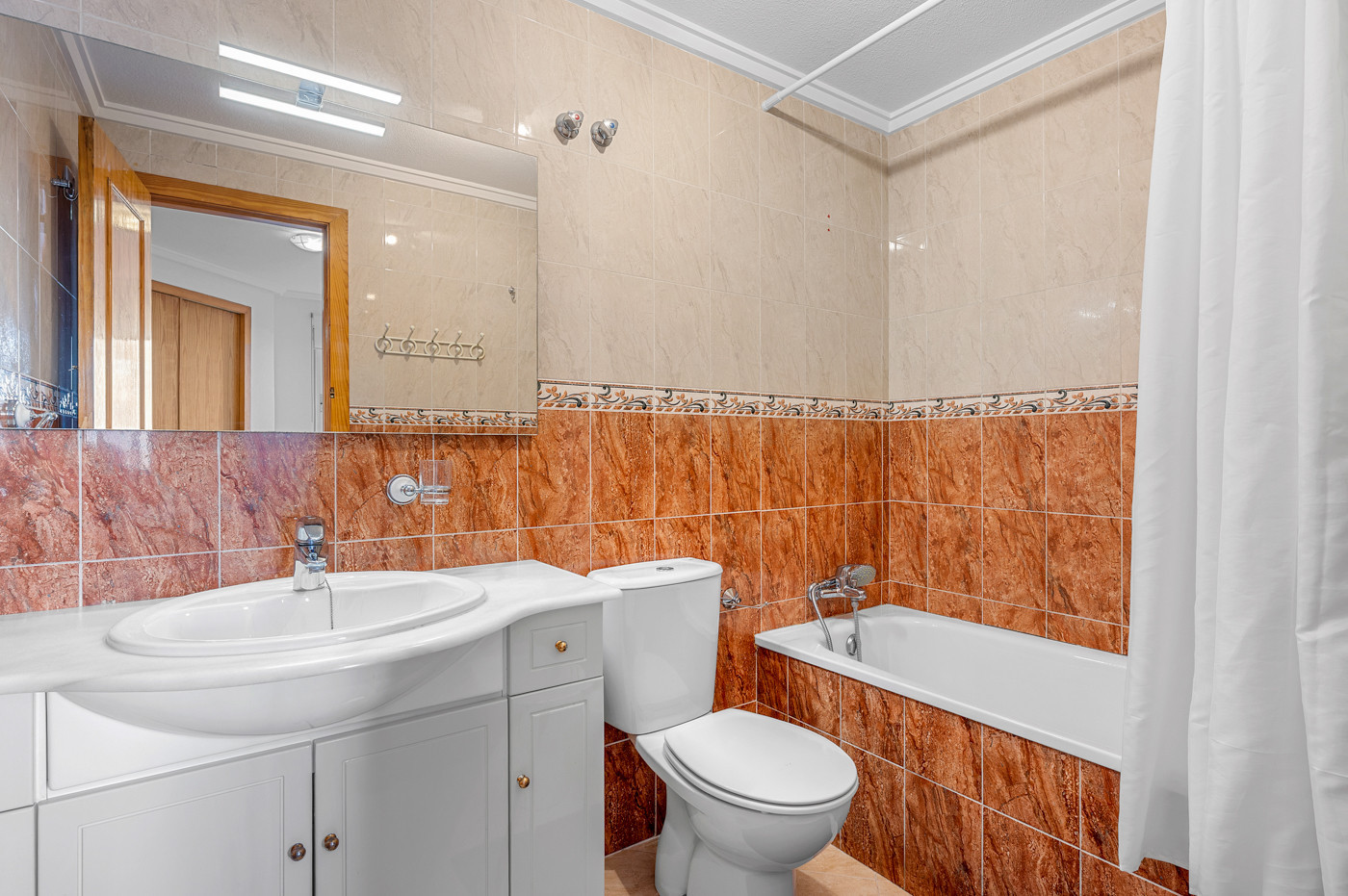 For sale - 3 Bedroom 2 Bathroom Apartment in Torrevieja - Costa Blanca  - Alicante