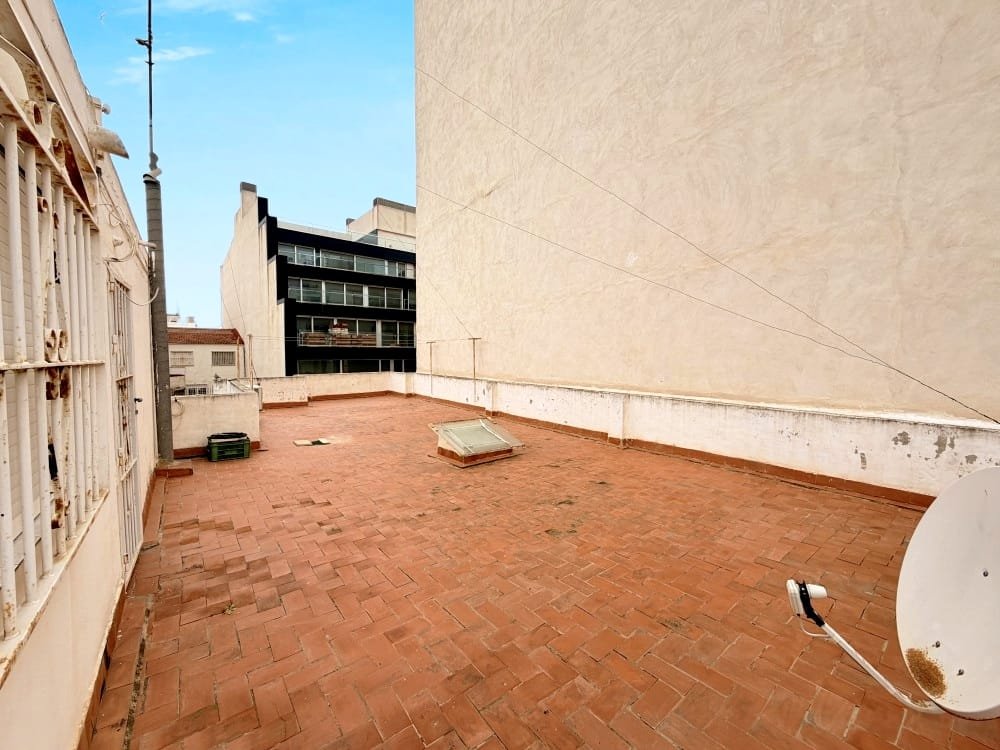 For sale - 6 Bedroom 2 Bathroom Apartment in Torrevieja - Costa Blanca  - Alicante