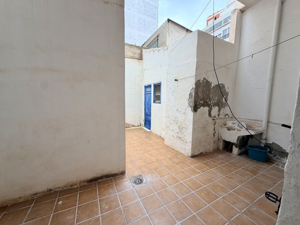 For sale - 6 Bedroom 2 Bathroom Apartment in Torrevieja - Costa Blanca  - Alicante