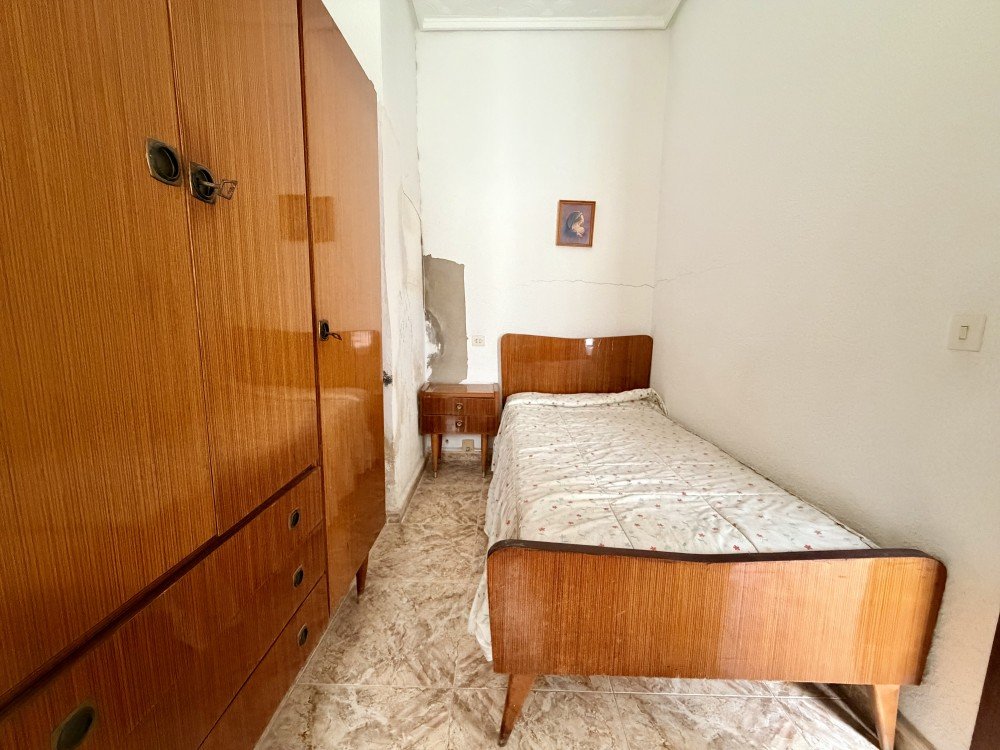For sale - 6 Bedroom 2 Bathroom Apartment in Torrevieja - Costa Blanca  - Alicante