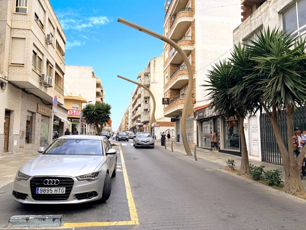 For sale - 6 Bedroom 2 Bathroom Apartment in Torrevieja - Costa Blanca  - Alicante
