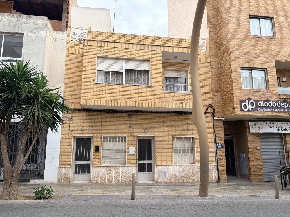 For sale - 6 Bedroom 2 Bathroom Apartment in Torrevieja - Costa Blanca  - Alicante