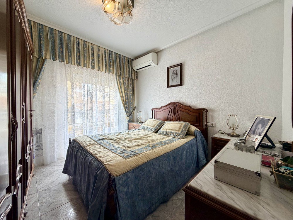 For sale - 6 Bedroom 2 Bathroom Apartment in Torrevieja - Costa Blanca  - Alicante