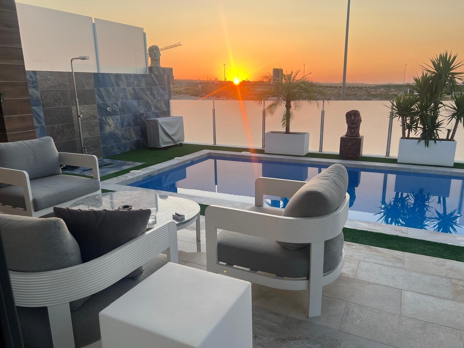 For sale - 3 Bedroom 3 Bathroom Town House in Orihuela - Desamparados-hurchillo-torremendo  - Alicante