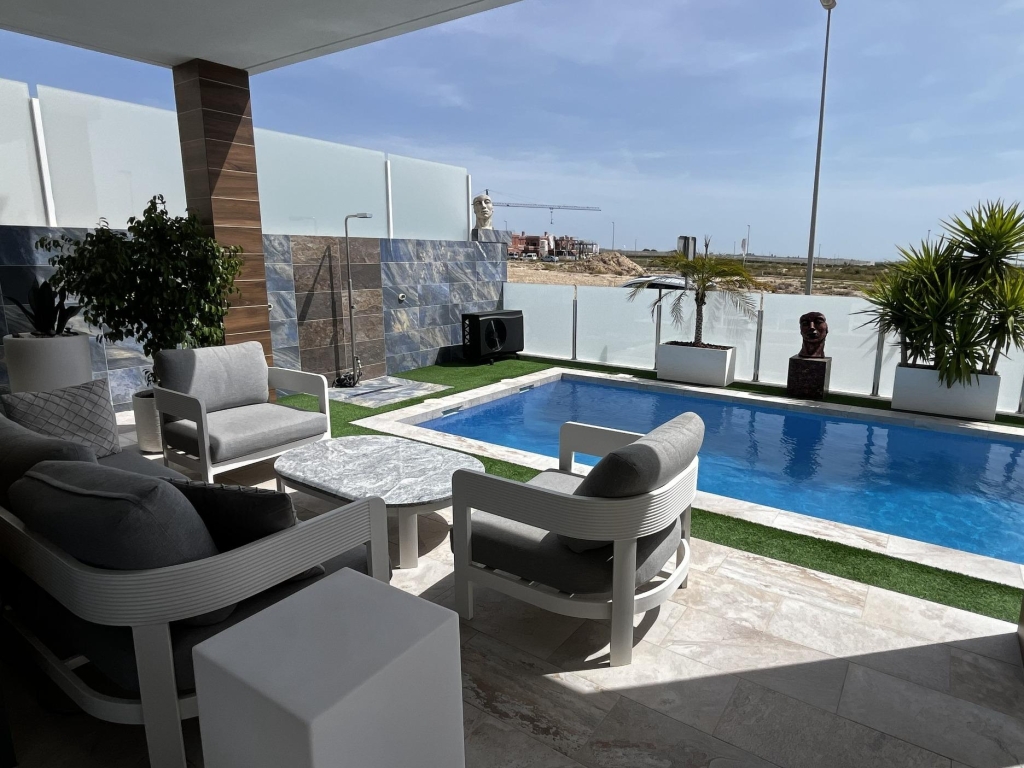 3 Bedroom 3 Bathroom Town House in Orihuela