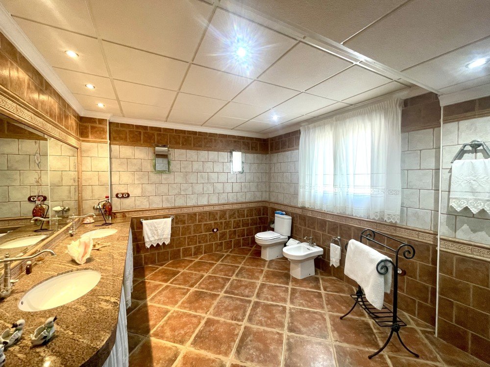 For sale - 5 Bedroom 3 Bathroom Villa in Formentera del Segura - Costa Blanca  - Alicante