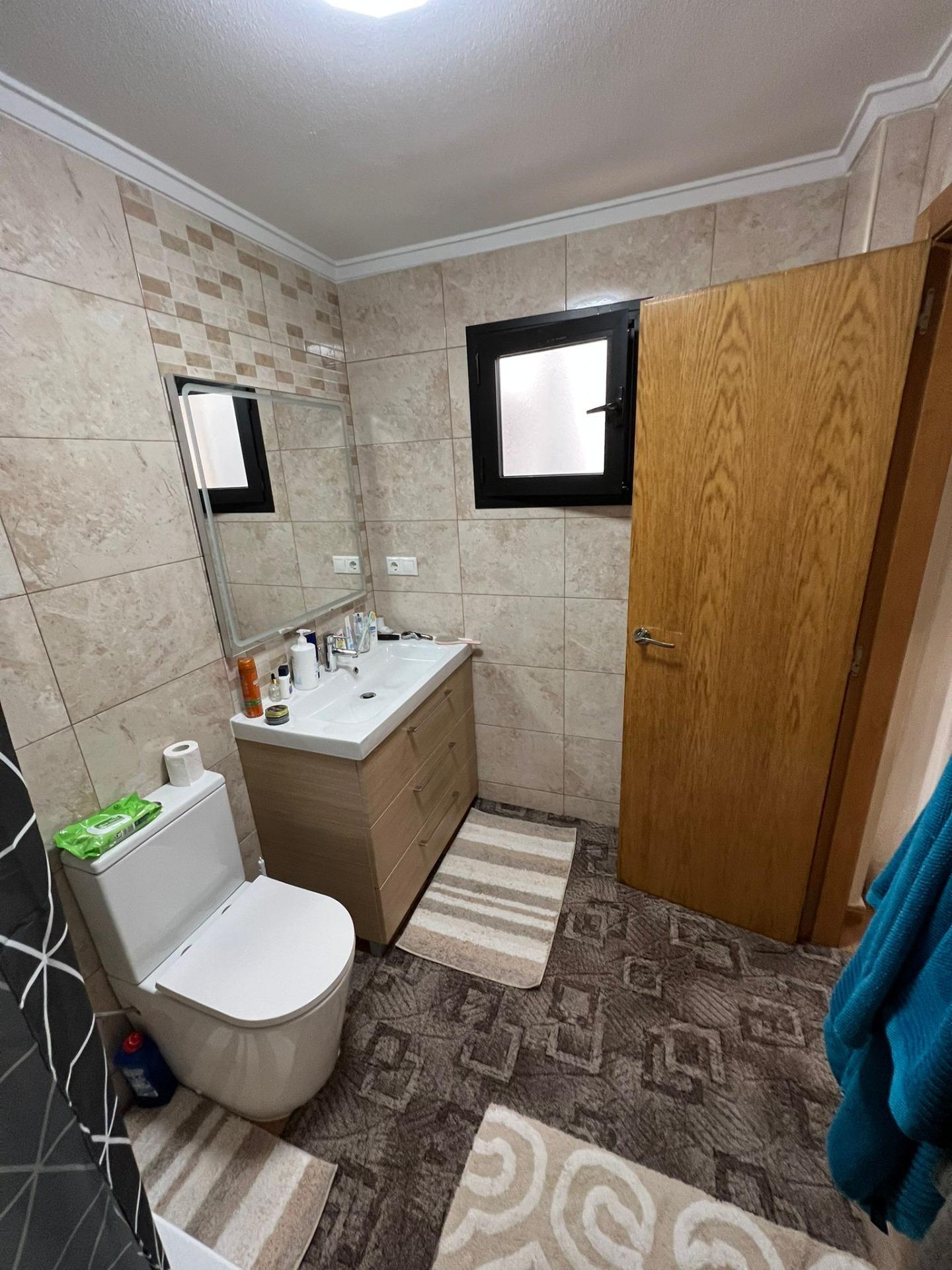 For sale - 3 Bedroom 2 Bathroom Apartment in Torrevieja - Centro  - Alicante
