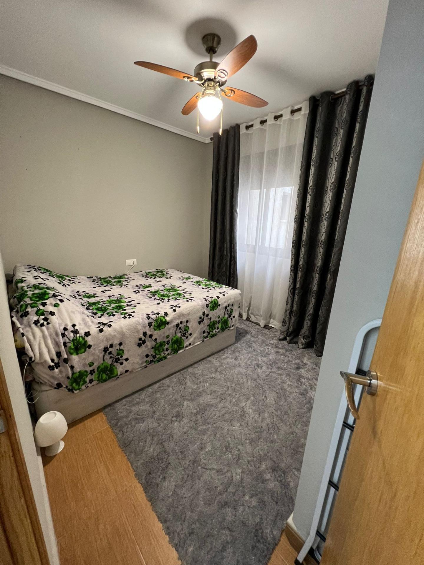 For sale - 3 Bedroom 2 Bathroom Apartment in Torrevieja - Centro  - Alicante