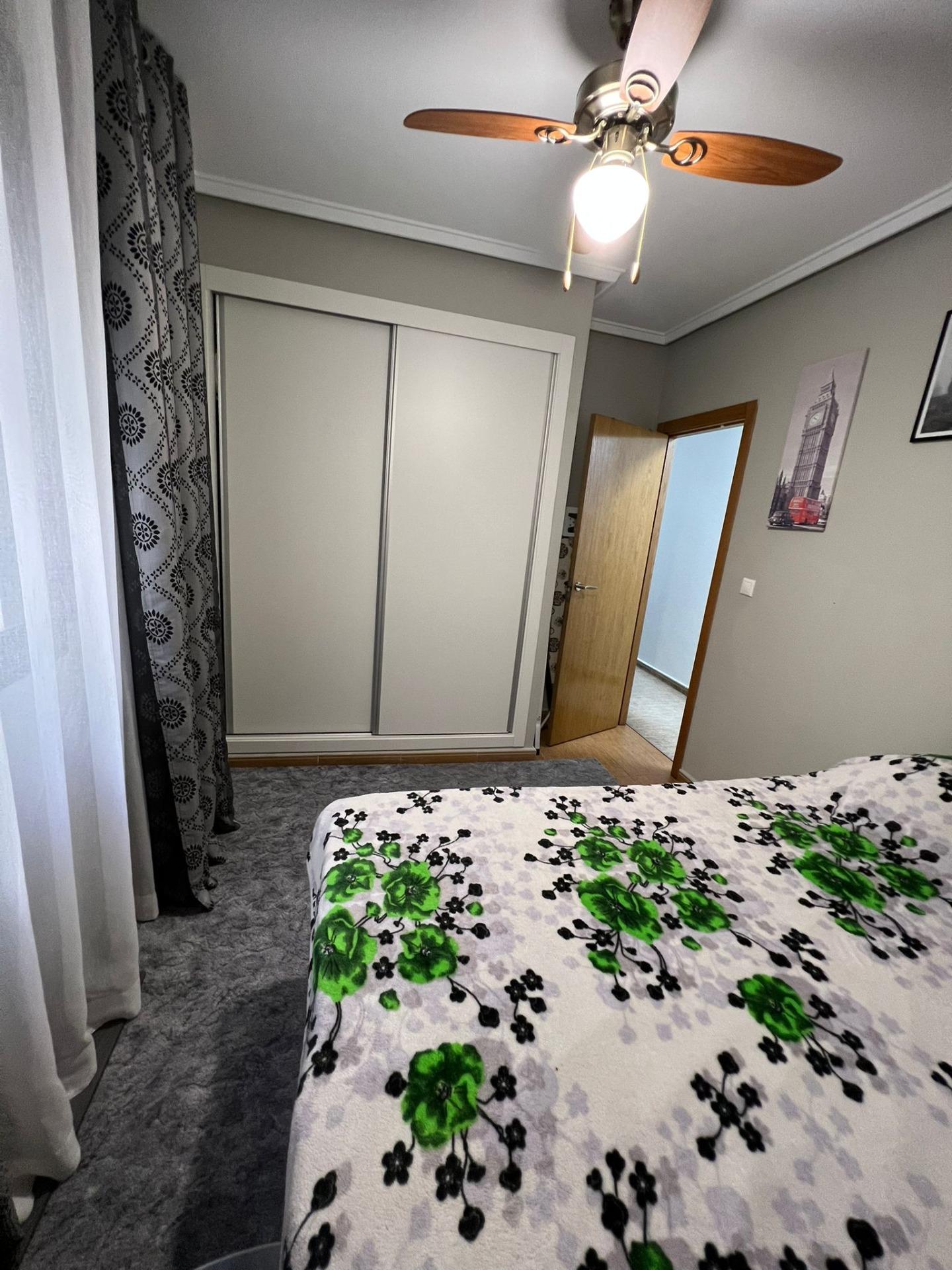 For sale - 3 Bedroom 2 Bathroom Apartment in Torrevieja - Centro  - Alicante