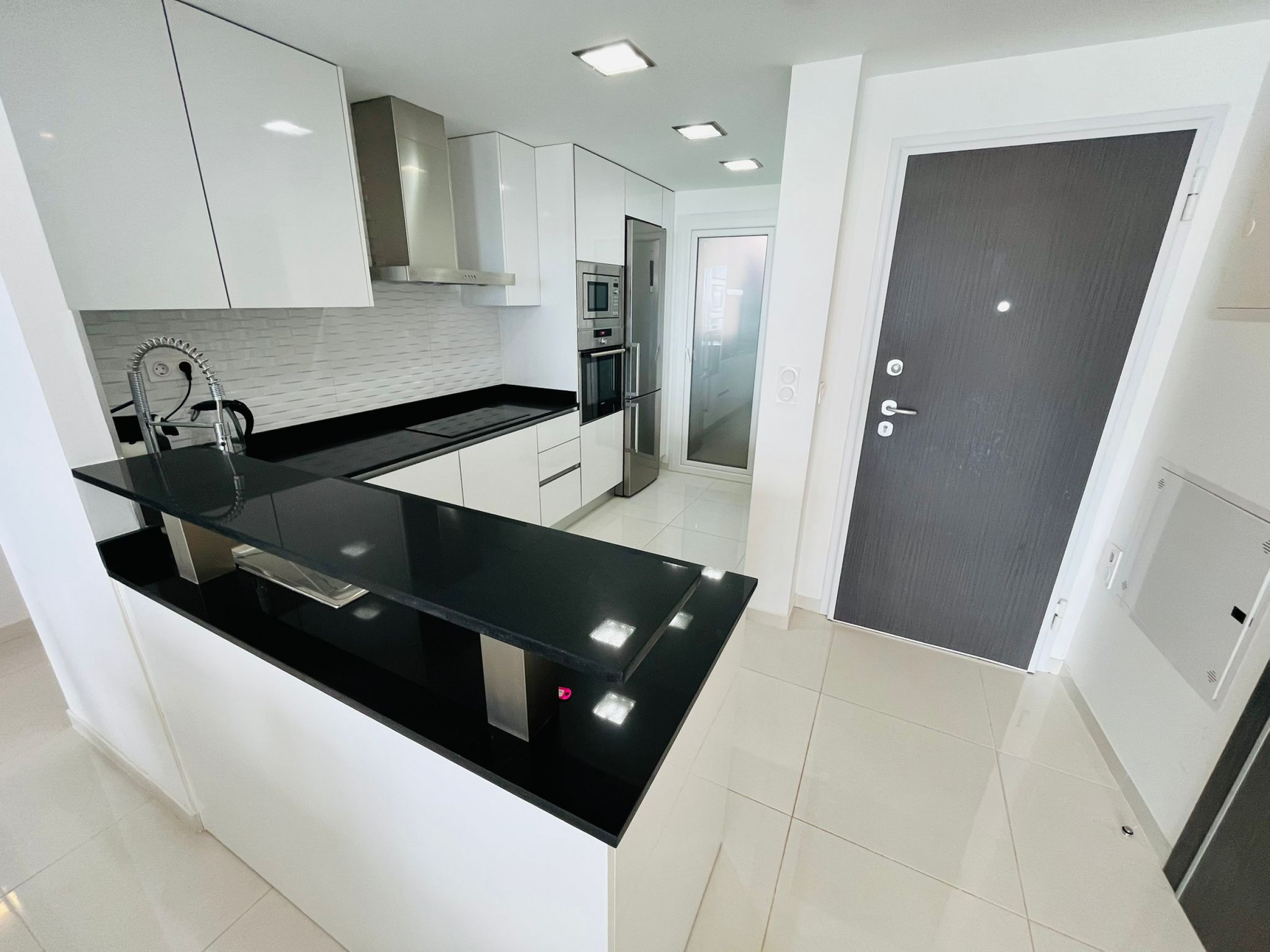 For sale - 3 Bedroom 2 Bathroom Apartment in Punta Prima - Costa Blanca  - Alicante