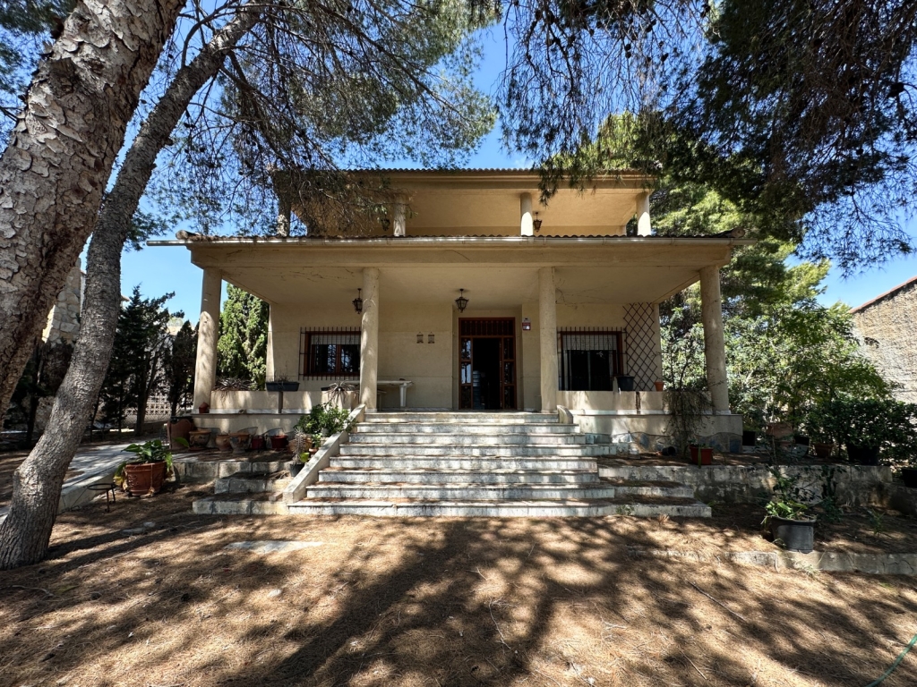 8 Bedroom 4 Bathroom Villa in Torrevieja